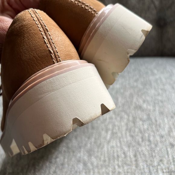 Dolce Vita  suede lug sole shoe.  Size 8 - Picture 11 of 11